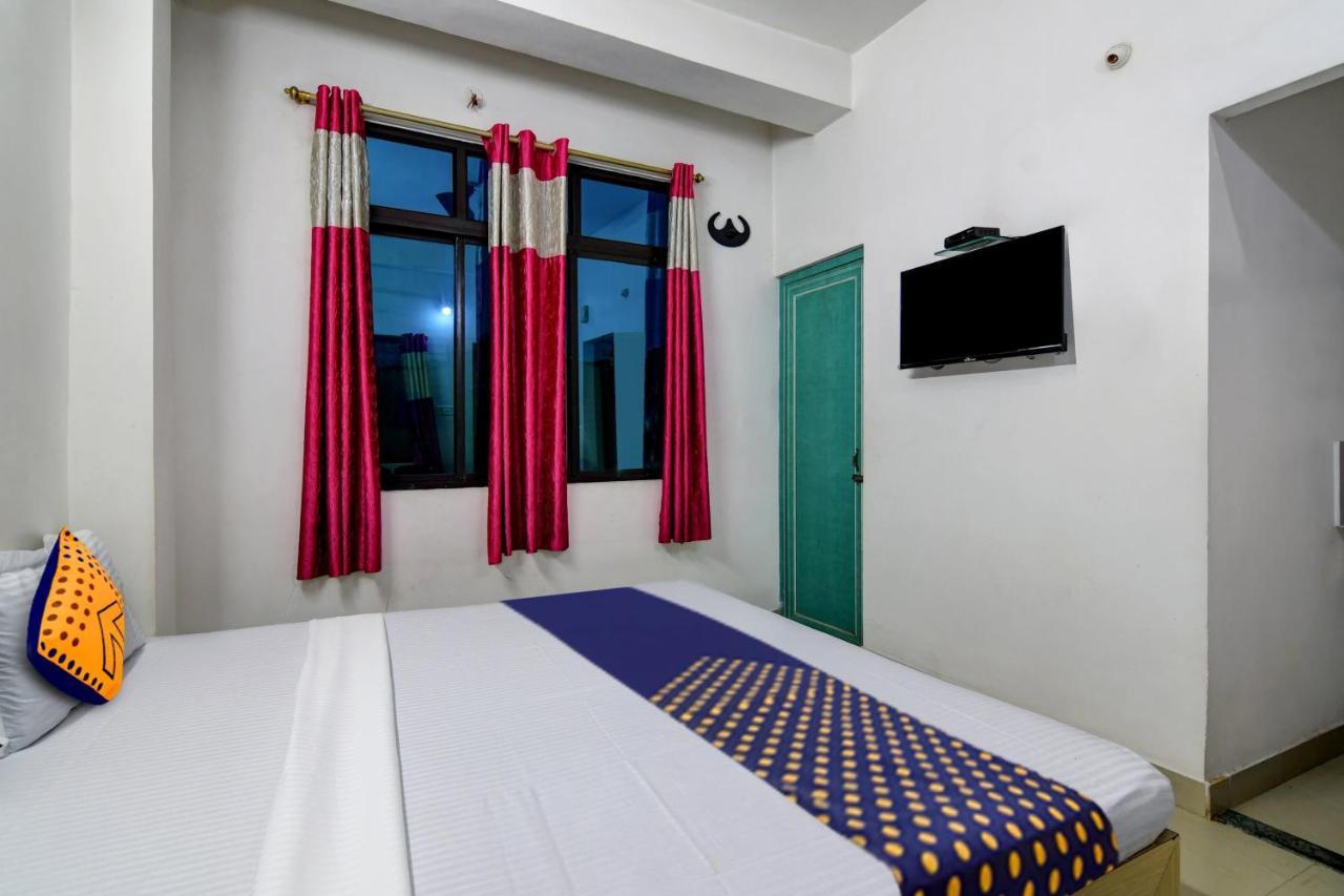 Spot On Ray Palace Hotel Puri Exterior photo