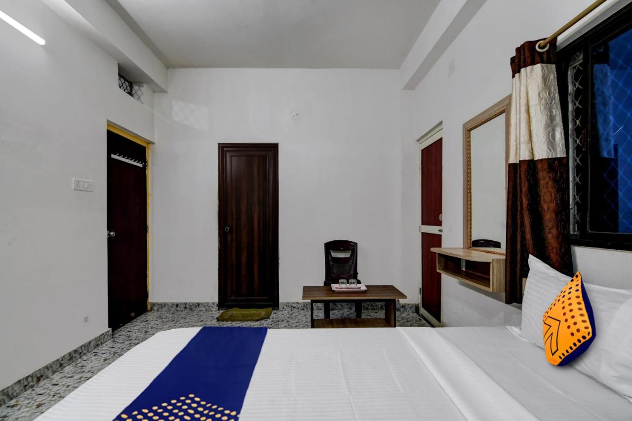 Spot On Ray Palace Hotel Puri Exterior photo