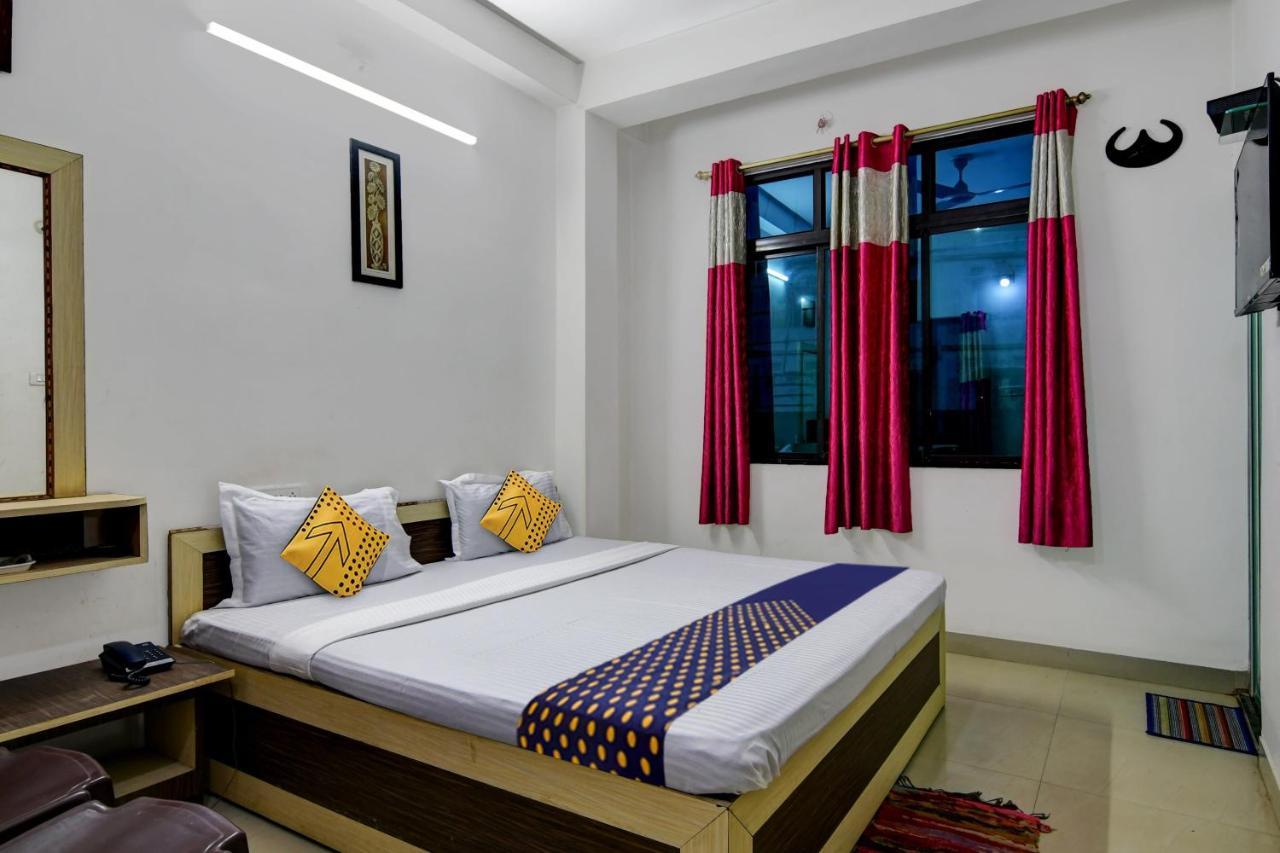 Spot On Ray Palace Hotel Puri Exterior photo