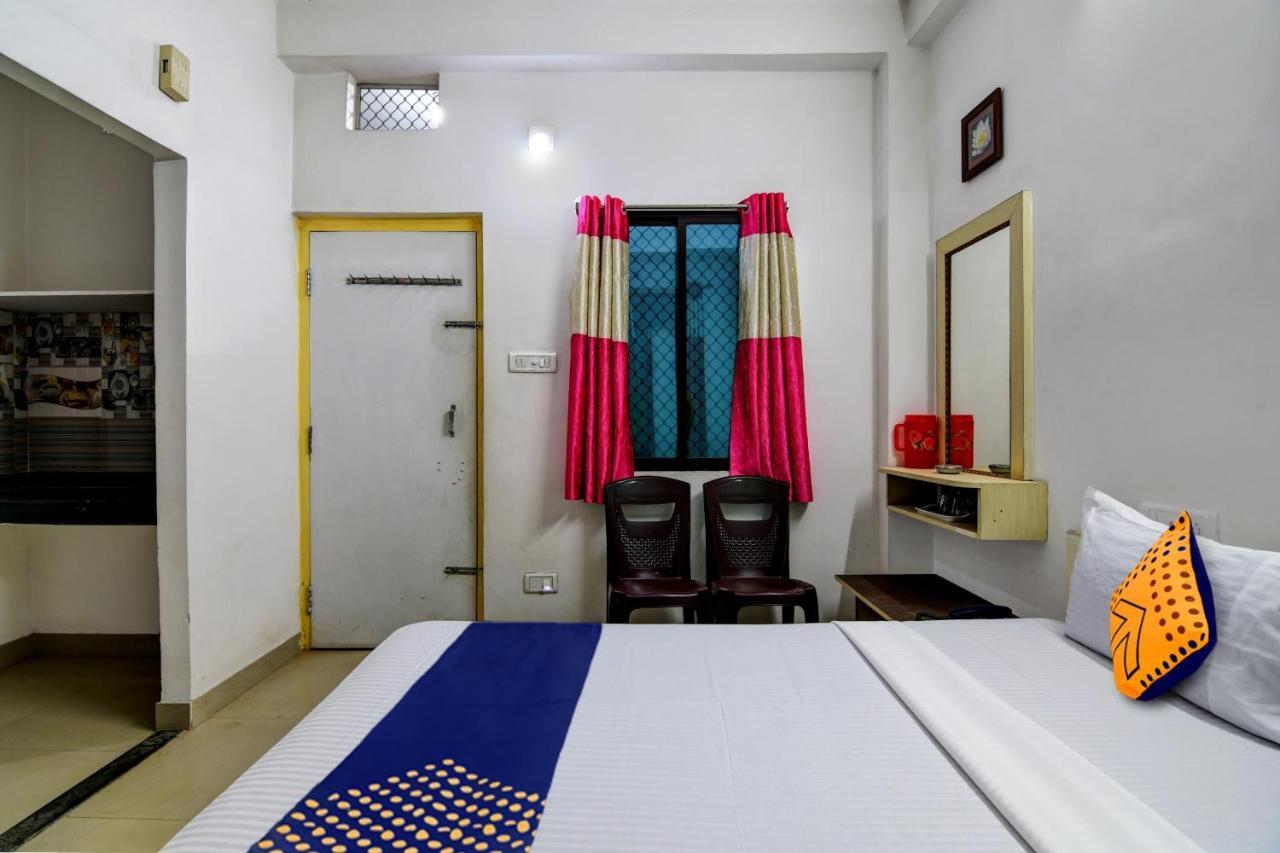 Spot On Ray Palace Hotel Puri Exterior photo