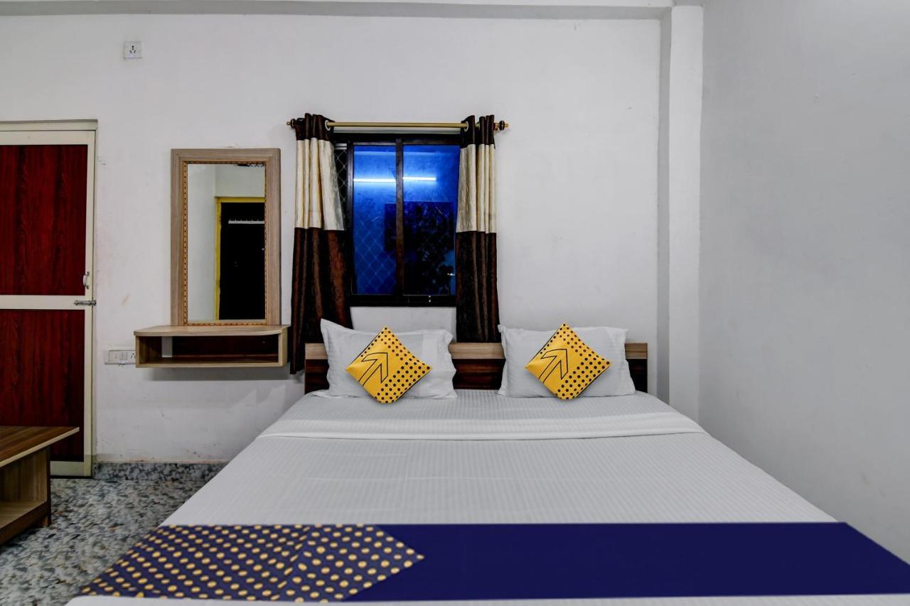 Spot On Ray Palace Hotel Puri Exterior photo